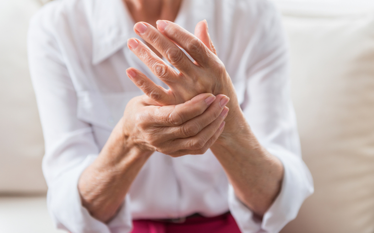 No momento você está vendo A importância do tratamento fisioterapêutico para idosos com osteoartrite