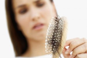 Leia mais sobre o artigo Queda de cabelo pós-Covid-19