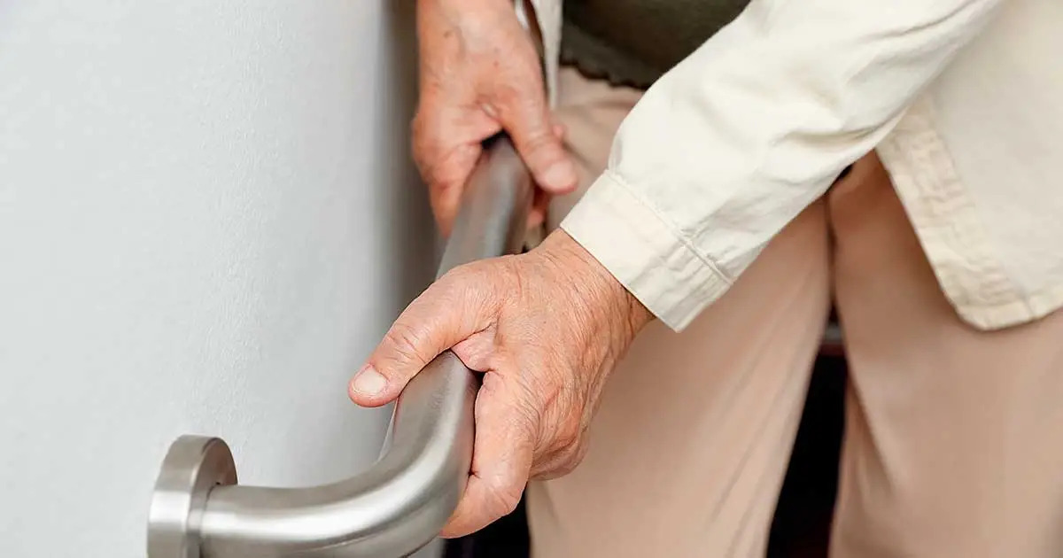 Você está visualizando atualmente Cuidado de Enfermagem para prevenção de quedas em idosos: proposta para ação
