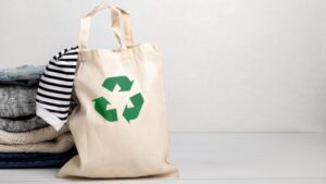 Leia mais sobre o artigo Sustentabilidade na Moda: reaproveitamento de resíduos têxteis e empoderamento de artesãos