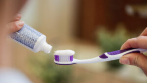 Leia mais sobre o artigo Alergia ao creme dental: como saber se você tem e o que fazer   