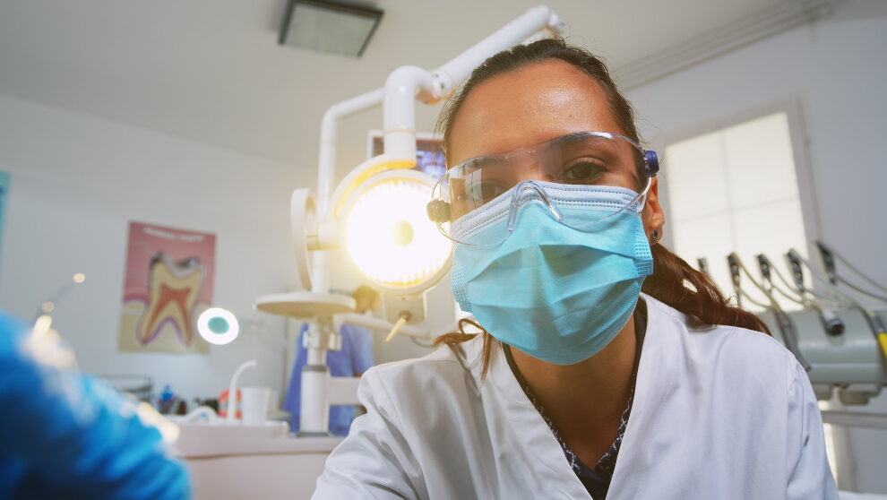 No momento, você está visualizando Periodontia no Brasil: a ciência avança, mas a clínica continua parada no tempo