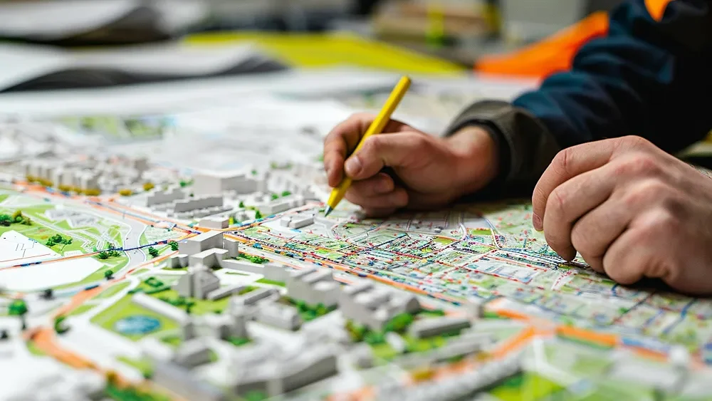 No momento, você está visualizando Entre muralhas e muros: o medo como projeto urbano