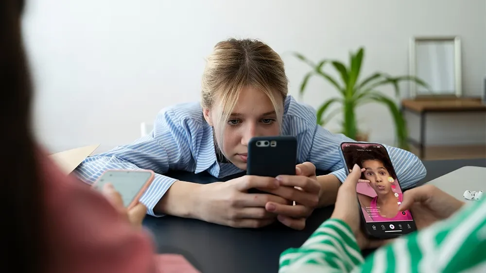 No momento, você está visualizando Uso de redes sociais, impacto cerebral e no comportamento humano
