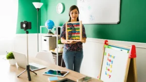 Leia mais sobre o artigo O pedagogo-animador de festa: onde foi parar o esforço intelectual na alfabetização?