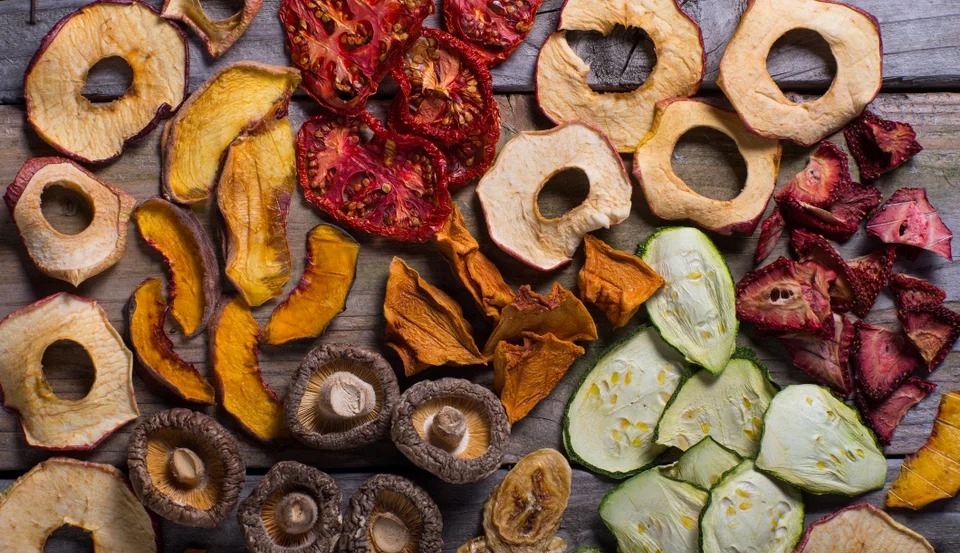 No momento, você está visualizando Frutas liofilizadas na dieta contemporânea: implicações nutricionais, limites tecnológicos e perspectivas de uso