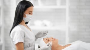 Leia mais sobre o artigo Enfermagem estética como aliada estratégica na prevenção ao câncer de pele