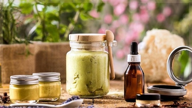 No momento, você está visualizando O perigo dos cosméticos caseiros e do Do It Yourself “DIY (“DIY”): como a viralização de receitas de skincare nas redes sociais pode comprometer a saúde da pele