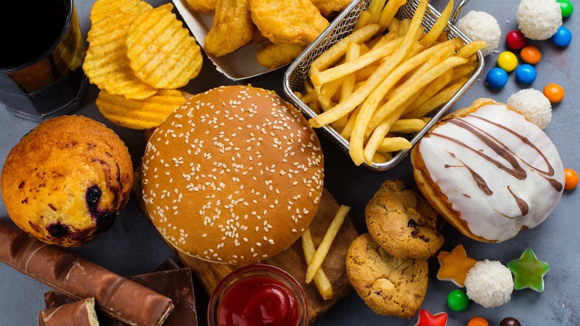 No momento, você está visualizando Reduzir o consumo de alimentos ultraprocessados basta ou estamos culpando o consumidor errado? O papel do sistema alimentar na promoção da saúde