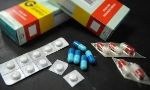Leia mais sobre o artigo O uso indiscriminado de antibióticos e a ameaça da resistência bacteriana