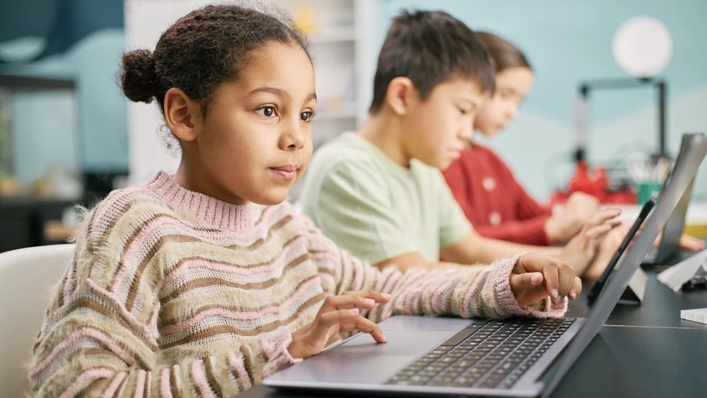 No momento, você está visualizando O “ECA Digital” e os desafios da proteção de crianças e adolescentes no mundo online